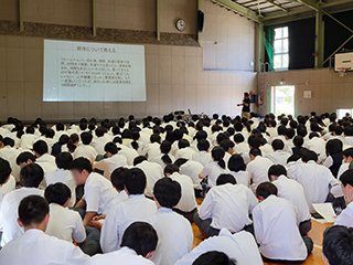1～3年合同カウンセラー講話の様子