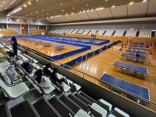 試合会場の様子。エアコンが効いていて快適でした。