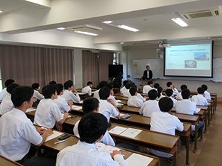 大講義室に集合しました