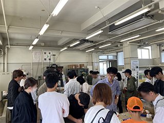 学校見学会（土質実験室）