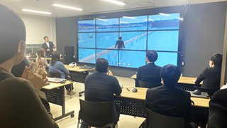 平野先生によるメタバース空間説明の様子