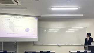 電気情報工学科4年森山さん発表の様子