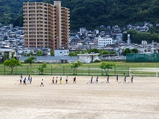 試合後は全員でグランドを整備しました