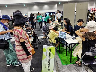 微生物アート体験の様子(1)