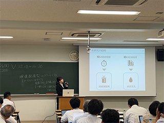 発表中!（大瀬戸さん）