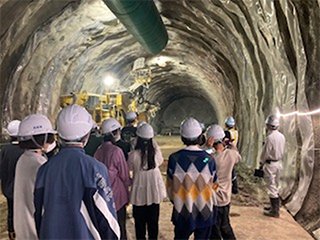 トンネル内部