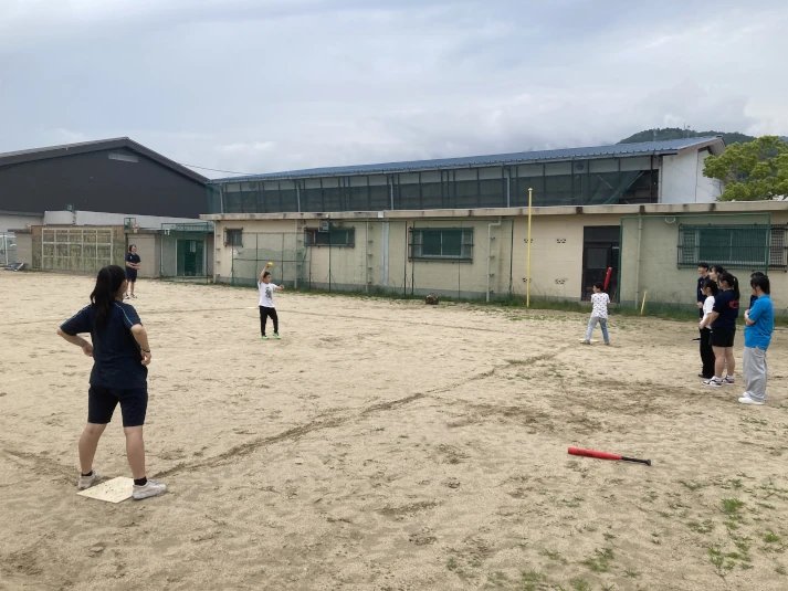 ソフトボールの試合風景