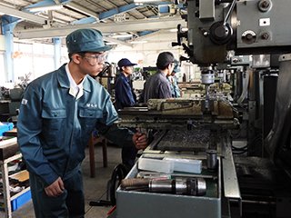 フライス盤作業の様子