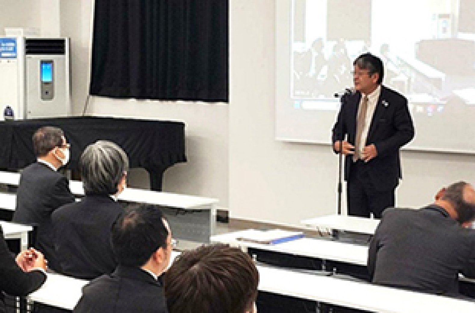 呉工業高等専門学校 餘利野校長の挨拶