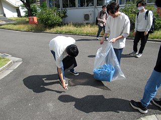 小さなゴミも拾います