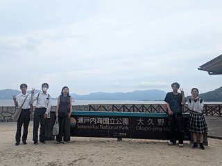 休暇村大久野島に 絵本を届けた帰りに記念撮影