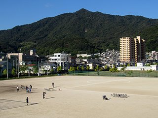 朝早くから会場を設営しています