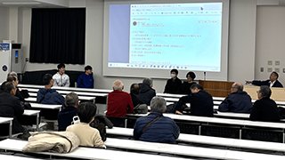 在校生と懇談の様子