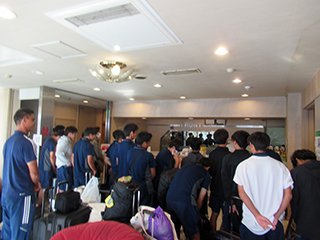 ホテルの皆さんにお別れの挨拶です