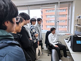 兒島さんに研究内容のデモを紹介していただきました