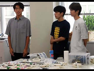 Fig2：TA学生の自己紹介（左から E4竹山さん、浅海さん、平田晴己さん）