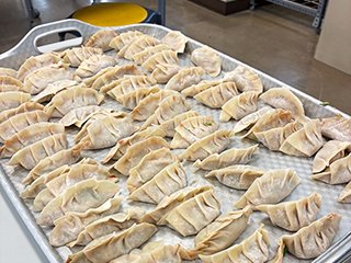昼食をみんなで作って食べました