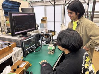 各種土壌の高周波特性実験の様子