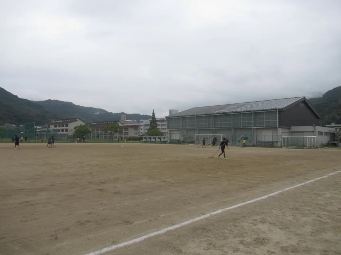 会場校として，グランドを整備しています
