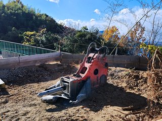 掘削用のアタッチメント(ブレーカー)