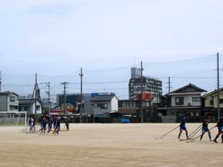 試合終了後にグランド整備をしました