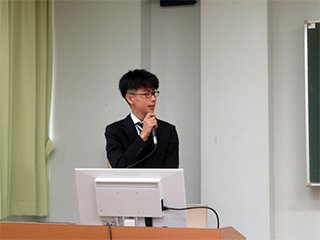 発表中!（筆者：森田）