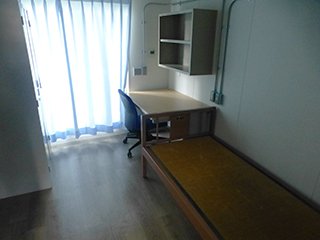 居室内はよく似ていますが、 ベッドが畳でした