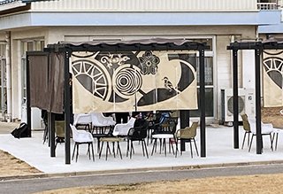 学食横のパーゴラ空間