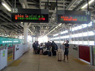 新青森駅で足止めです