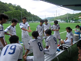 試合前にボードを使って確認
