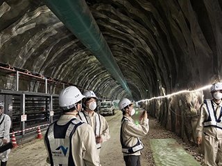 建設中のトンネルの内部(NATM工法)