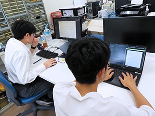プログラミングの様子1