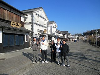 倉敷美観地区で集合写真を撮りました
