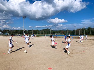 試合前のウォームアップの様子