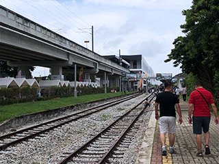 廃線跡の賑わい