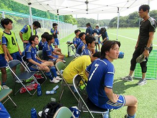 同点後のハーフタイム中の 作戦会議です