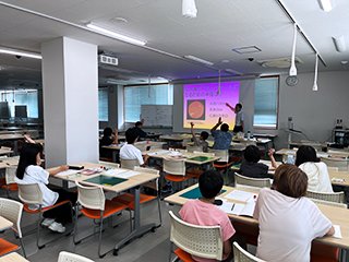 前半講義中のクイズの様子