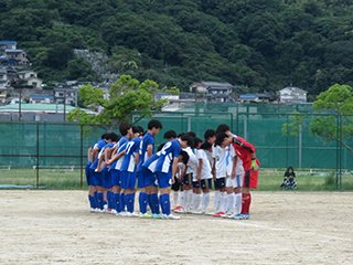 香川高専高松キャンパス（白）と本校（青）の練習試合前の挨拶です