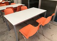 学生食堂前テーブル椅子 3セット