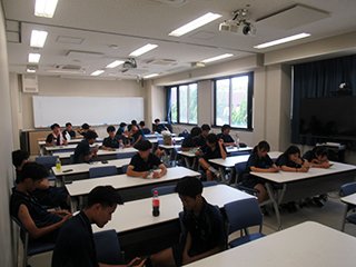宇部高専の教室で待機させていただいています。宇部高専に感謝です