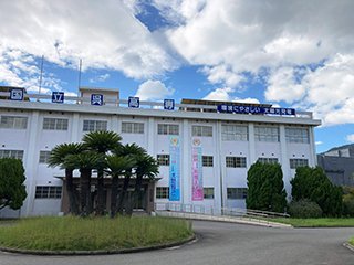管理棟北側