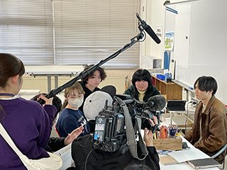 最後にインタビューを受けました。 新駅ビルに対する思いなど、 彼らなりに答えていたと思います。