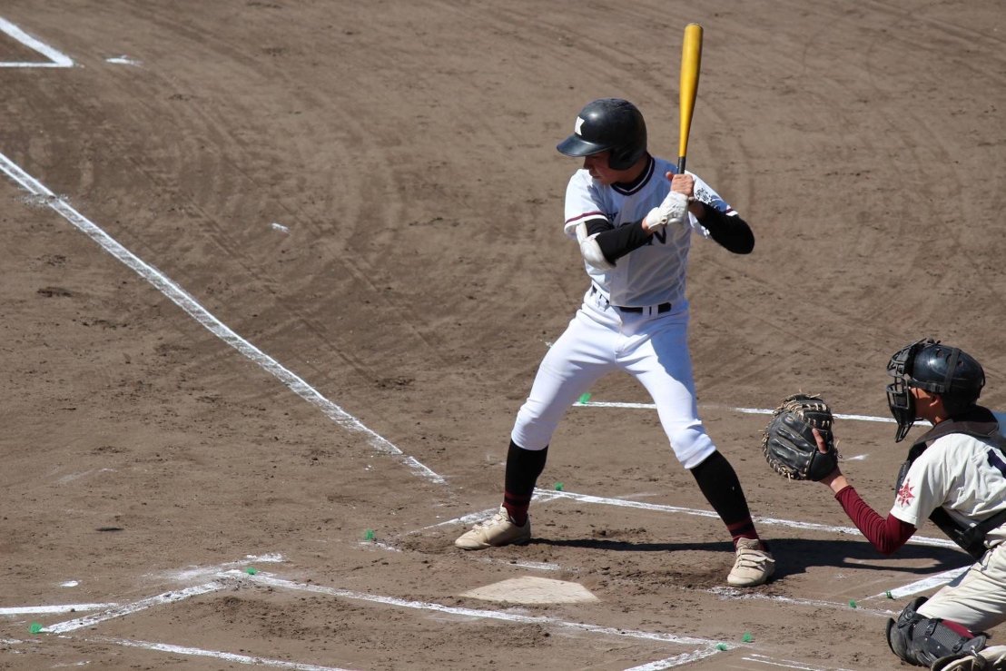 初回先制タイムリーヒットを打った近森有政選手