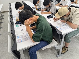 ワークに取り組む参加者
