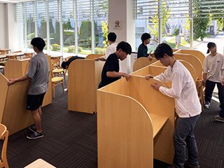 家具の移動作業