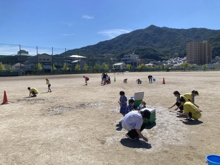 みんなでゴミ（水風船）拾い