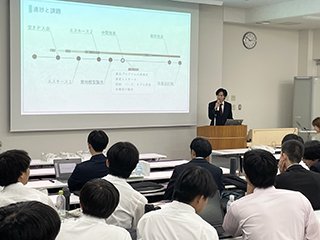 質問への回答中。質問の意味・意図を読み取り的確に応答する、これが難しい。