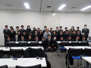 講演者の川野事業部長と記念写真です