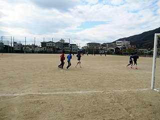 軽いランニングからアップが始まります