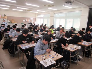 各自でレゴブロックを 手順書に従って組み立ててみます